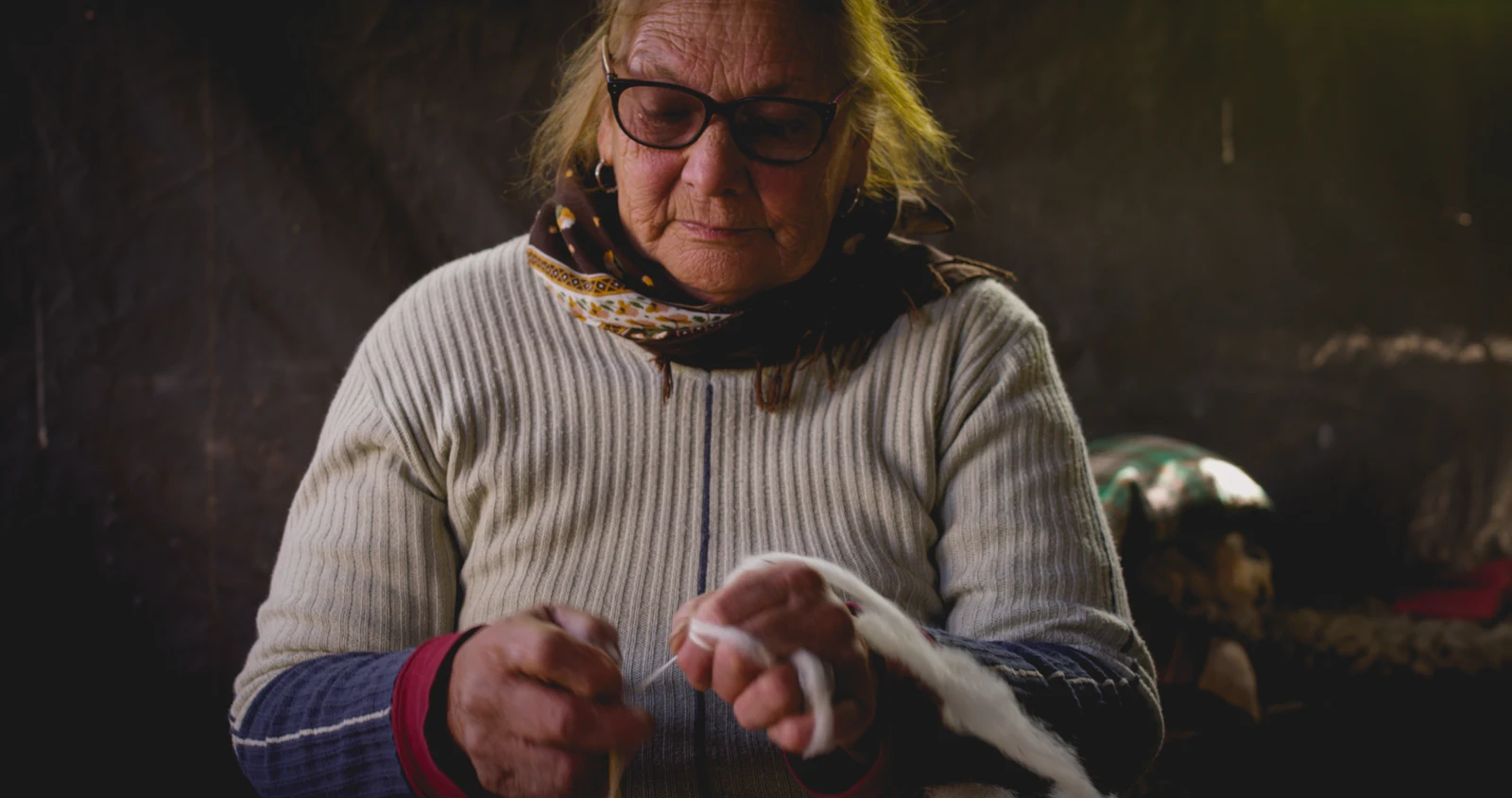 Rosalía hilando